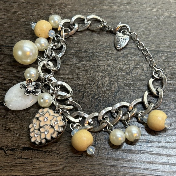 Jewelry - Silver Tone Large Chain Links and Charms Bracelet